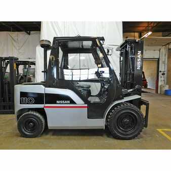 Carretilla elevadora diésel 2011  Nissan pfd110y (2)