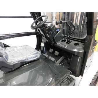 Carretilla elevadora diésel 2011  Nissan pfd110y (8)