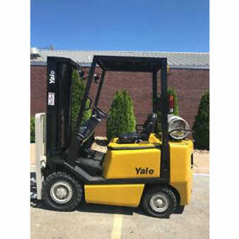 Propane Forklifts 2004  Yale glp040 (1) 