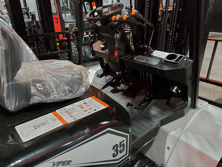 Propane Forklifts 2025  Viper fy35 (12)