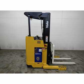 Reach Trucks 2006  Yale  (1)