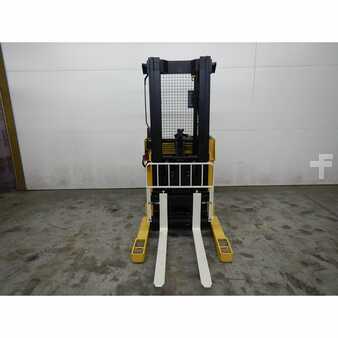 Reach Trucks 2006  Yale  (5)