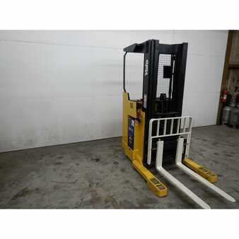 Reach Trucks 2006  Yale  (7)