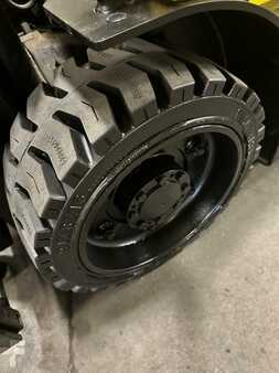 4 Wheels 2013  Hyster e60xn (10)