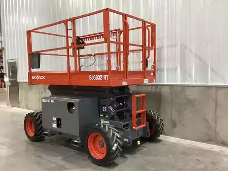 Montacargas Todo Terreno 2023  Skyjack sj6832rt (2)