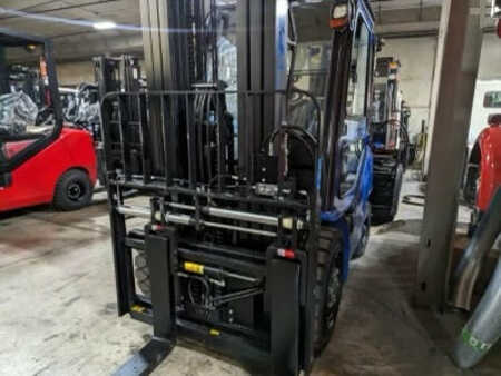 Propane Forklifts 2025  Viper fy35 (6)