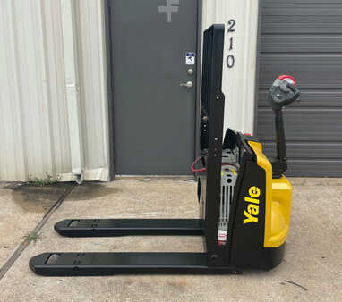 Electric Pallet Jacks 2016  Yale mpb045 (1)