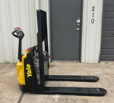 Electric Pallet Jacks 2016  Yale mpb045 (3)