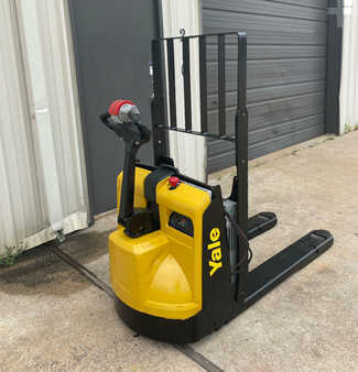 Electric Pallet Jacks 2016  Yale mpb045 (6)