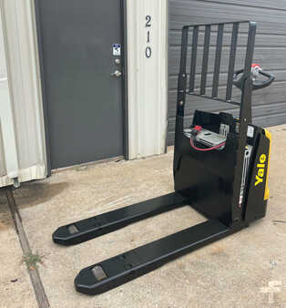 Electric Pallet Jacks 2016  Yale mpb045 (7)
