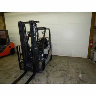 Propane Forklifts 2006  Nissan  (2)
