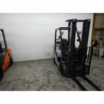 Propane Forklifts 2006  Nissan  (4)