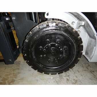 Propane Forklifts 2006  Nissan  (8)