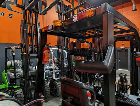 Propane Forklifts 2025  Viper fy35t (10)