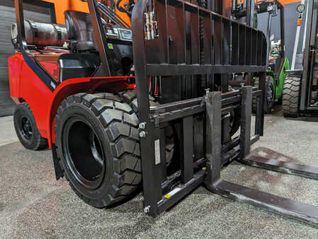 Propane Forklifts 2025  Viper fy35t (13)