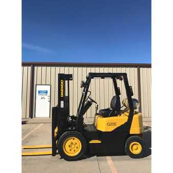 Propane Forklifts 2003  Yale g20e-3 (1)