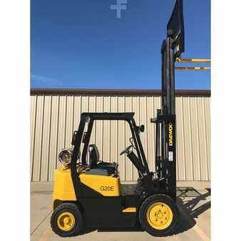 Propane Forklifts 2003  Yale g20e-3 (2)