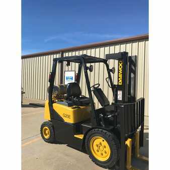 Propane Forklifts 2003  Yale g20e-3 (3)