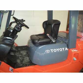 Diesel Forklifts 2003  Toyota  (8)