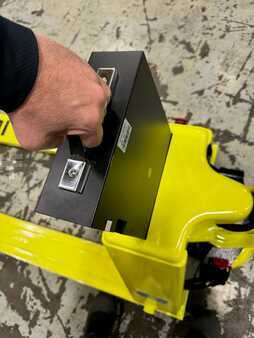 Electric Pallet Jacks 2025  Dewalt  (14)