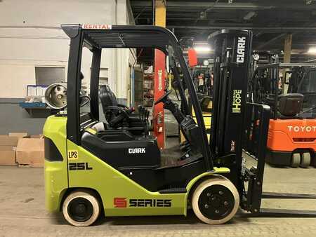 Propane Forklifts 2023  Clark s25c (1)
