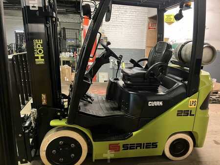 Propane Forklifts 2023  Clark s25c (2)