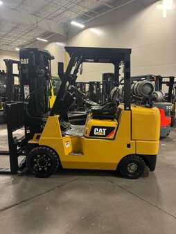 Propane Forklifts 2021  CAT Lift Trucks FGC40K (1)