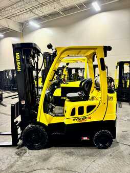 Propane Forklifts 2016  Hyster S50FT (1)