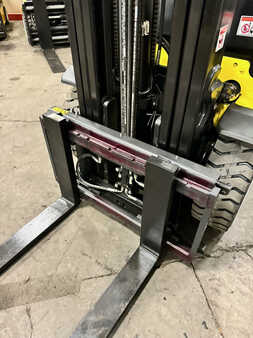 Propane Forklifts 2020  Yale GLP060VX (19)