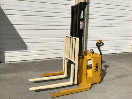 Pallet Stackers 2006  Yale MSW040SFN24TV087 (1)
