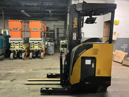 Reach Trucks 2016  Yale nr035db (4)