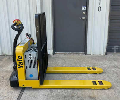 Electric Pallet Jacks 2015  Yale mpw050 (1)
