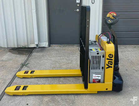 Electric Pallet Jacks 2015  Yale mpw050 (10)