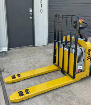 Electric Pallet Jacks 2015  Yale mpw050 (3)