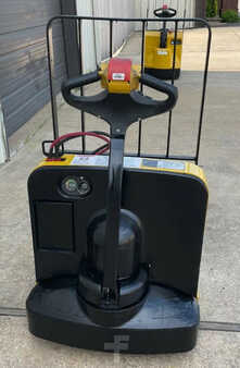 Electric Pallet Jacks 2015  Yale mpw050 (7)