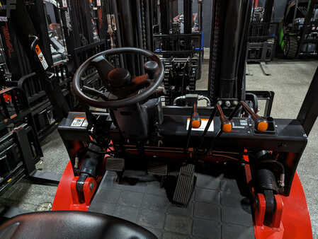 Propane Forklifts 2025  Viper fy50s (11)