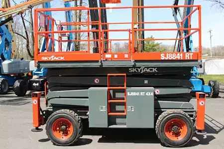 Montacargas Todo Terreno 2018  Skyjack sj8841rt (2)