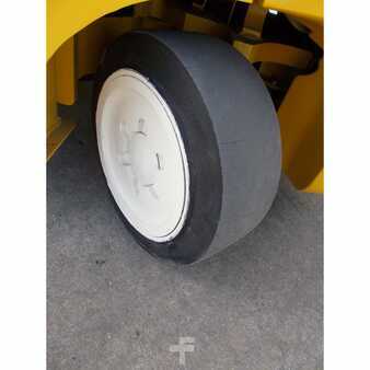 Carretilla elevadora GLP 2011  Yale glc050vxnvsq092 (14)