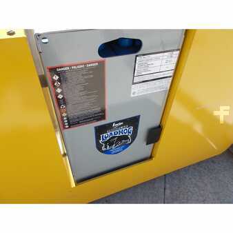 Eléctrica de 4 ruedas 2015  Yale mcw040len24tv072 (11)