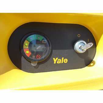 Eléctrica de 4 ruedas 2015  Yale mcw040len24tv072 (9)