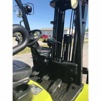 Diesel Forklifts 2012  Clark  (8)