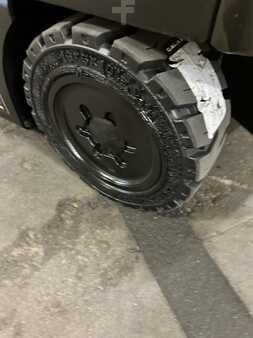 4 Wheels 2013  Hyster e60xn (11)