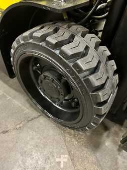 4 Wheels 2013  Hyster e60xn (13)