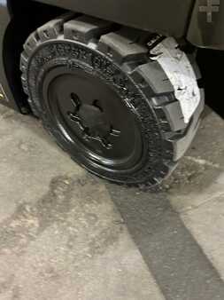 4 Wheels 2013  Hyster e60xn (11)