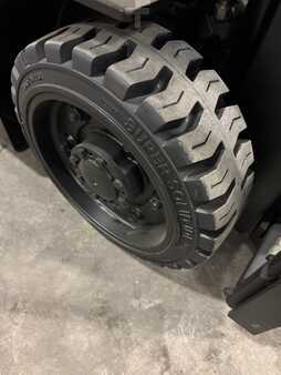 4 Wheels 2019  Hyster e50xn-33 (12)