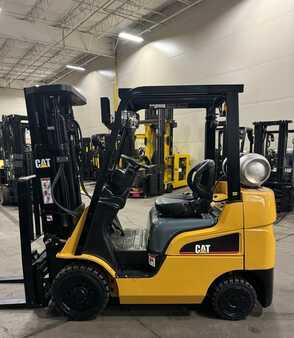 Propane Forklifts 2019  CAT Lift Trucks FGC25N (1)