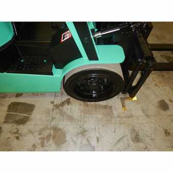 Propane Forklifts 2003  Mitsubishi fgc30k (7)