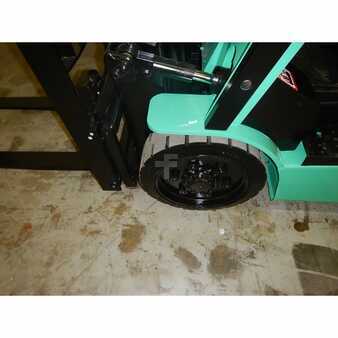Propane Forklifts 2004  Mitsubishi fgc25k (8)