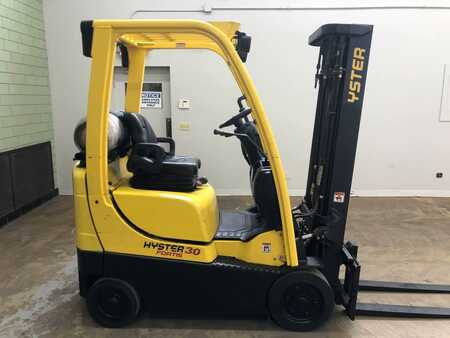 Propane Forklifts 2012  Hyster s30ft (1) 