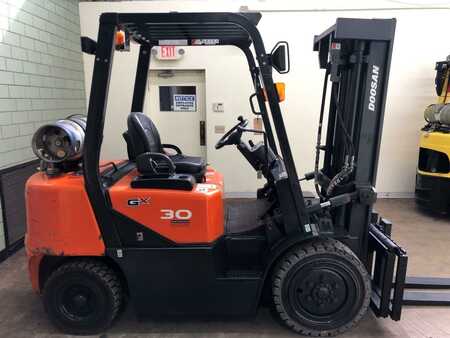 Propane Forklifts 2014  Doosan g30g (1) 